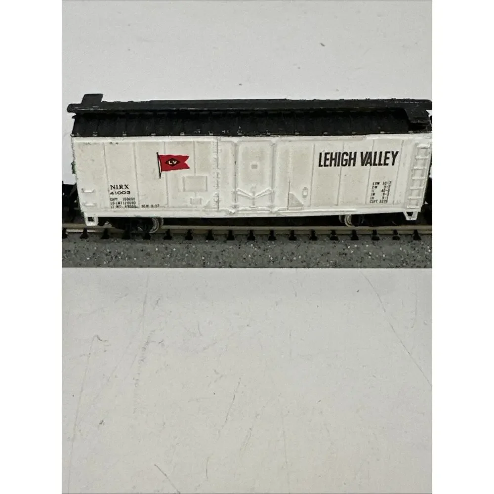 N Scale 5 Bachmann Lehigh Valley 40’ boxcars for with Rapido couplers